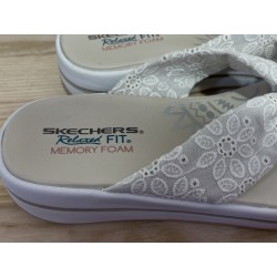 SKECHERS šlepetės per pirštą