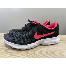 NIKE lengvi kedai